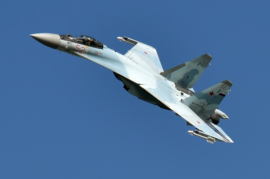 Rusia afirmă că un Su-35 a zburat deasupra Mării Baltice în timp ce două bombardiere americane se îndreptau spre graniţă