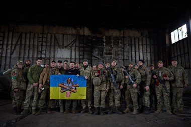 Zelenski i-a vizitat pe soldaţii din apropiere de Bahmut şi le-a înmânat medalii - FOTO