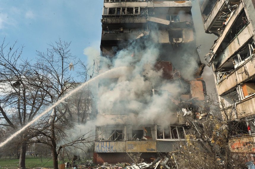 UPDATE - Un bloc de locuinţe a fost lovit de o rachetă în oraşul Zaporojie. Sunt nouă morţi în total în Ucraina, după atacuri cu drone şi rachete lansate de ruşi a doua zi după vizita lui Xi Jinping la Moscova - VIDEO