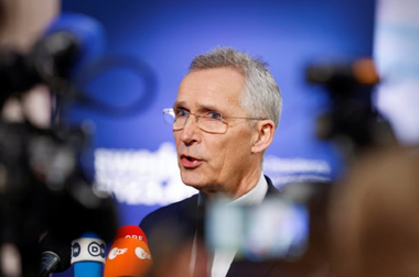 Jens Stoltenberg: Putin nu are planuri de pace, Occidentul trebuie să se pregătească pentru a furniza ajutor letal Ucrainei pe termen lung. Statele NATO ar trebui să cheltuiască pentru apărare cel puţin 2 la sută din PIB