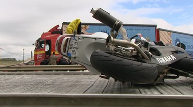 Un terminal al Aeroportului Paris-Charles de Gaulle, blocat de manifestanţi. Un motociclist mort la Amiens, într-un accident lângă un baraj împotriva reformei pensionării