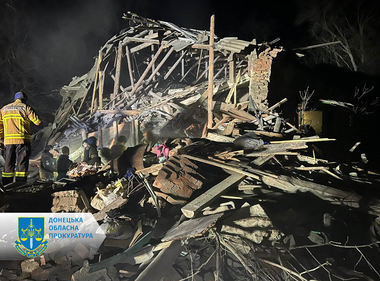 Şase morţi în Ucraina, cinci într-un centru de primire din regiunea Doneţk, bombardat cu S-300, şi unul în Herson, în atacuri ruseşti, acuză Parchetul General