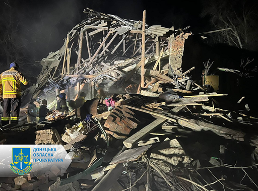 Şase morţi în Ucraina, cinci într-un centru de primire din regiunea Doneţk, bombardat cu S-300, şi unul în Herson, în atacuri ruseşti, acuză Parchetul General