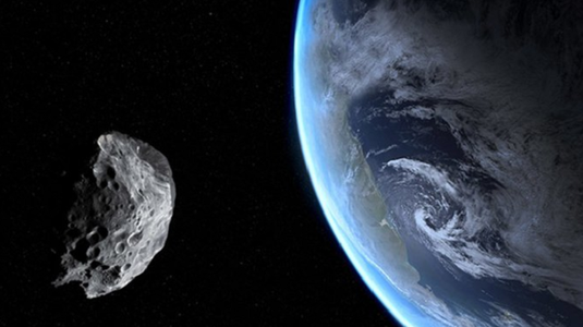 Un asteroid, 2023 DZ2, mare cât să distrugă un oraş mare, trece sâmbătă seara printre Pământ şi Lună. El urmează să treacă, la ora României 20.49, la 175.000 de kilometri de Terra, cu o viteză de 28.000 de kilometri pe oră