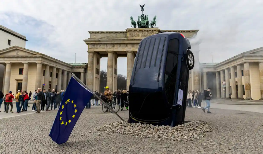 UPDATE-Acord între Comisia Europeană şi Germania asupra folosirii motorului termic după 2035. UE relaxează, la presiunile Germaniei, reglementările cu privire la motoarele cu combustie