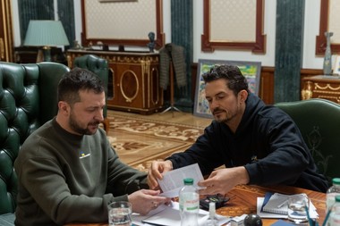 Zelenski: Lumea trebuie să audă la fel de intens ca anul trecut că agresiunea împotriva Ucrainei continuă  / Ce a discutat liderul ucrainean cu Orlando Bloom - VIDEO