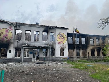Ucraina: Şapte copii trăiesc în continuare în Avdiivka, oraş din prima linie a războiului. “Există părinţi iresponsabili care îi ascund”