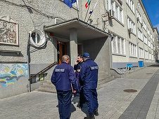 Zeci de şcoli din Bulgaria sunt vizate de alerte cu bombă pentru a treia zi consecutiv, în condiţiile în care duminică sunt alegeri anticipate. Suspectând o implicare a Rusiei, guvernul înfiinţează un grup operativ