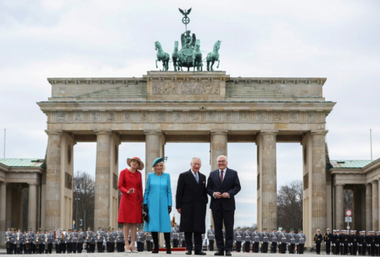 Charles al III-lea, soseşte în Germania, în prima sa vizită în străinătate ca rege