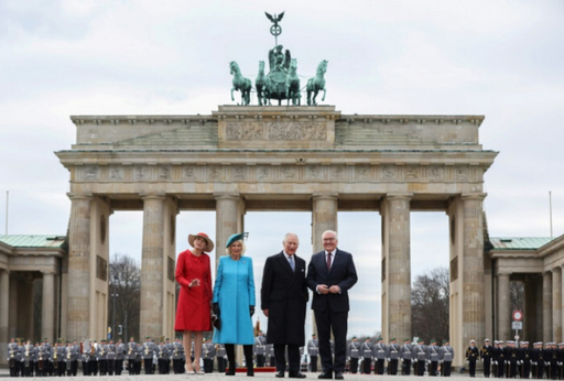 Charles al III-lea, soseşte în Germania, în prima sa vizită în străinătate ca rege