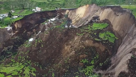 Alunecări de teren în Ecuador - Bilanţul morţilor a ajuns la 14 - VIDEO