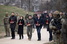 Ucraina promite să nu uite şi să nu ierte niciodată ce s-a petrecut la Bucea / Maia Sandu şi alţi trei lideri europeni i-au stat alături preşedintelui Zelenski la ceremoniile de comemorare - FOTO