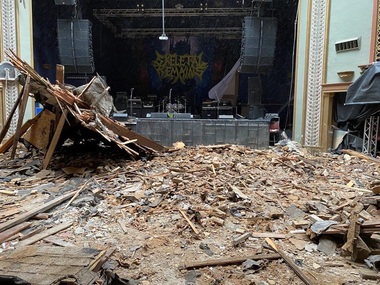 Cel puţin 21 de persoane au murit în tornade şi furtuni violente în SUA. Acoperişul Teatrului Appolo din Illinois s-a prăbuşit în timpul unui concert şi o persoană a decedat - VIDEO