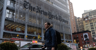 Cotidianul The New York Times, acuzat de Elon Musk de ”propagandă”, îşi pierde certificarea contului oficial pe Twitter