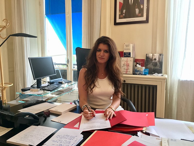 Guvernul francez, din nou în centrul unui scandal după ce ministra feministă a afacerilor sociale a pozat pentru coperta Playboy - FOTO