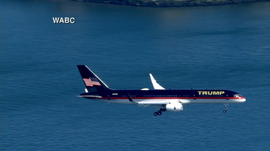 Donald Trump a ajuns la New York. Ce se va întâmpla marţi la tribunalul districtual din Manhattan