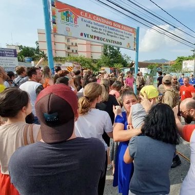 Patru copii au fost ucişi într-un atac cu toporul la o grădiniţă din sudul Braziliei
