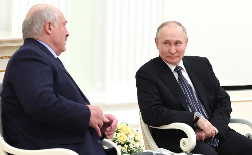 Putin şi Lukaşenko au stat de vorbă până după miezul nopţii. Desfăşurarea nucleară în Belarus este răspuns la extinderea NATO, spune Kremlinul
