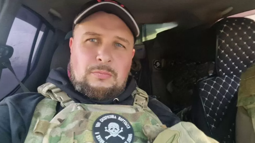 Sute de persoane, inclusiv Prigojin, au participat la funeraliile bloggerului militar ucis Vladen Tatarski. Mercenarii din Wagner au depus pe sicriu un topor în loc de jerbă - VIDEO