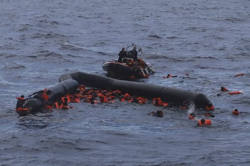 Cel puţin 20 de imigranţi sunt daţi dispăruţi în Mediterana după ce ambarcaţiunea lor s-a răsturnat