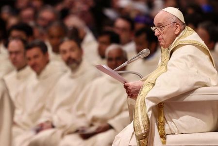Credincioşii catolici sărbătoresc Învierea. Papa Francisc încurajează speranţa în mijlocul "rafalelor îngheţate ale războiului"
