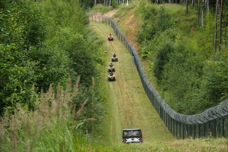 Letonia vrea să înceapă în această lună construirea unui gard pe distanţa de 64 de kilometri, la graniţa cu Belarus