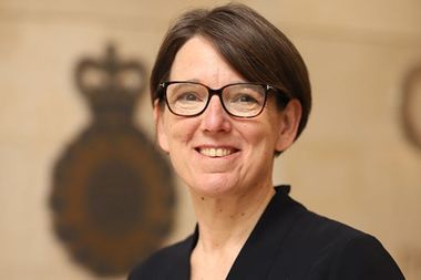 Marea Britanie pune pentru prima dată o femeie în fruntea spionajului cibernetic