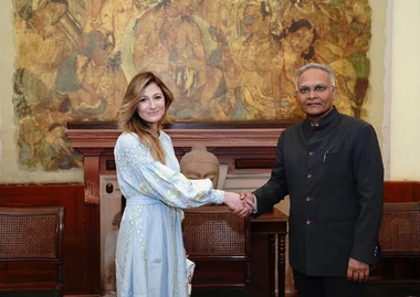 Ucraina vrea să se apropie de India, o veche aliată a Rusiei, anunţă New Delhi în urma unei vizite a lui EMine Djaparova, care a remis o scrisoare a lui Zelenski, adresată lui Modi