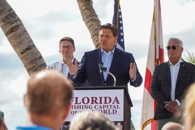Principalul rival al lui Trump, guvernatorul de Florida Ron DeSantis, a promulgat o lege care interzice avortul de la o vârstă a sarcinii de şase săptămâni