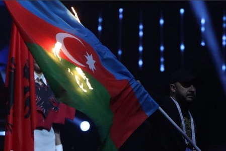 Azerbaidjanul a depus sâmbătă un protest puternic, după ce steagul său naţional a fost luat şi incendiat la deschiderea campionatului european de haltere din Armenia