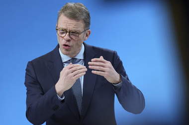 Riscul unei crize financiare de sistem în UE, ca în 2008, este ”extrem de slab”, dă asigurări CEO-ul Deutsche Bank, Christian Sewing