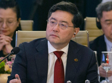 China este pregătită să faciliteze un acord de pace israeliano-palestinian, le transmite la telefon ministrul chinez de Externe Qin Gang omologilor săi israelian Eli Cohen şi palestinian Riyad Al-Maliki