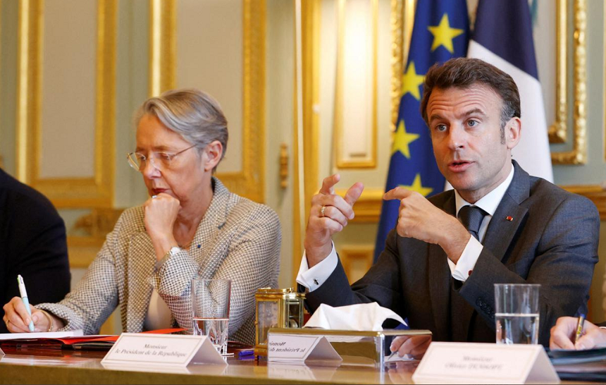 Macron anunţă, la începutul unei întâlniri cu patronatele la Palatul Élysée, că le dă partenerilor sociali timp ”până la sfârşitul anului” să negocieze ”Pactul vieţii la muncă”