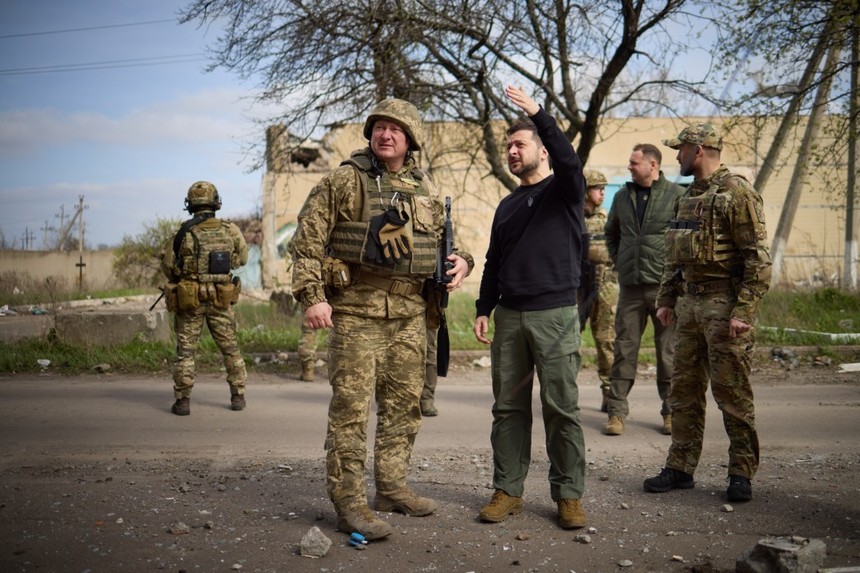 Zelenski a vizitat oraşul asediat Avdiivka din estul Ucrainei