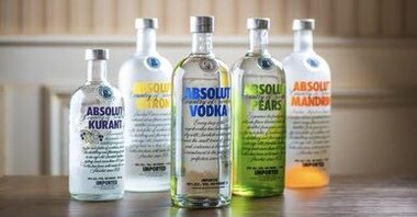 Compania care produce vodca Absolut, ameninţată cu boicotul, şi-a oprit exporturile către Rusia pe care le reluase discret