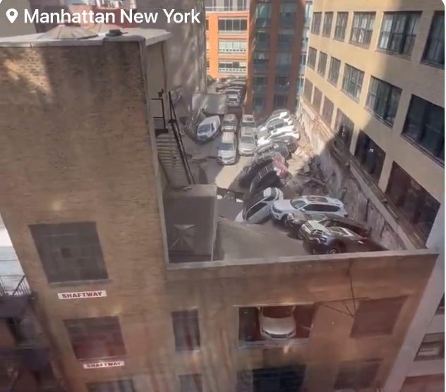 O parcare supraetajată s-a prăbuşit în Manhattan, iar pompierii folosesc drone pentru a căuta persoane prinse între dărâmături / Cel puţin o persoană a murit şi cinci au fost rănite - 