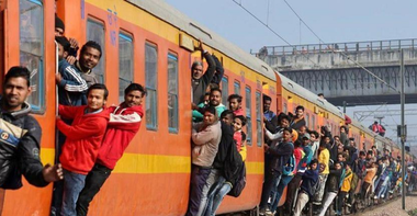 India urmează să devină cea mai populată ţară din lume până la mijlocul lui 2023 şi să depăşească China cu aproape trei milioane de locuitori, estimează UNFPA într-un raport despre starea populaţiei mondiale. Populaţia mondială urmează să depăşească tot atunci opt miliarde