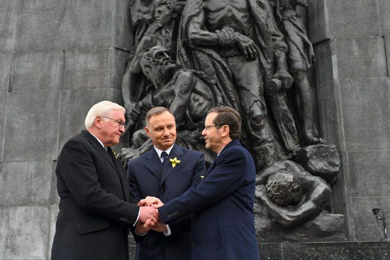 Preşedintele Germaniei şi-a cerut iertare pentru crimele compatrioţilor săi, la 80 de ani de la revolta ghetoului din Varşovia, şi l-a criticat pe Putin 