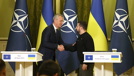 UPDATE-Zelenski îi cere lui Stoltenberg, la Kiev, ca NATO să invite Ucraina să adere, pentru a ”depăşi reticenţe” ale unor aliaţi de a livra armament ”cu rază lungă de acţiune, aviaţie modernă, artilerie, vehicule blindate” în lupta împotriva Rusiei