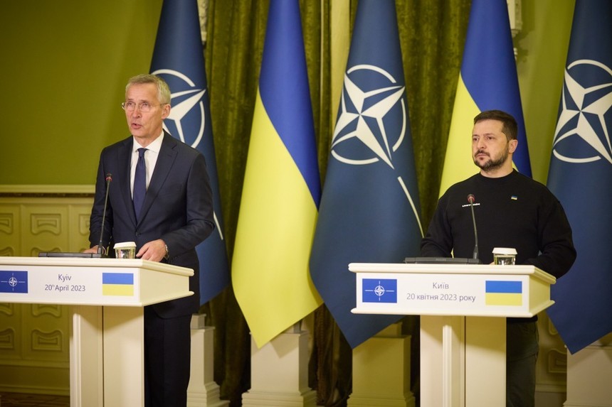 Aderarea Ucrainei la NATO va fi "o prioritate pe ordinea de zi" la summitul Alianţei din iulie, afirmă Stoltenberg. Zelenski vrea garanţii de securitate şi o dată fermă de aderare