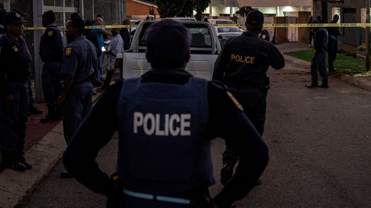 Zece membri ai unei familii, şapte femei şi trei bărbaţi, ucişi într-un atac armat în propria locuinţă, în sud-estul Africii de Sud, o ţară afectată de o criminalitate galopantă