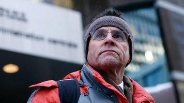 Autorul unui atentat cu bombă asupra sinagogii din Paris, condamnat după 42 de ani de la comiterea faptelor. În prezent, el este profesor universitar în Canada