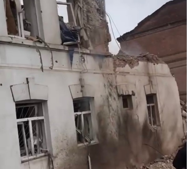Cel puţin un mort şi 10 răniţi după bombardarea unui muzeu în Kupiansk. Zelenski denunţă un act "barbar" - VIDEO