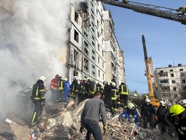 Bilanţul victimelor din Ucraina în urma loviturilor ruseşti cu rachete a crescut la cel puţin 19 morţi. Moscova spune că şi-a îndeplinit obiectivele acestui atac. Supravieţuitorii povestesc momentele terifiante