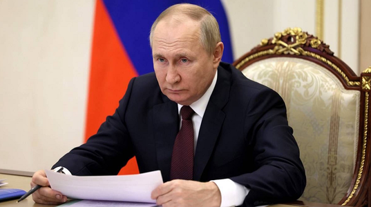 Vladimir Putin ameninţă printr-un decret cu expulzarea ucrainenilor din regiunile ucrainene anexate, dacă refuză paşaportul rus până la 1 iulie 2024, dezvăluie Le Monde