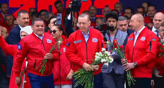 Erdogan reapare în public, după patru zile de pauză în campania electorală, din cauza unei gastroenterite, la Salonul Aeronautic Teknofest, pe fostul Aeroport Atatürk, la Istanbul