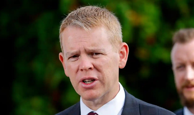 Noua Zeelandă vrea să iasă din Commonwealth, reiterează premierul Chris Hipkins înainte să plece la încoronarea lui Charles al III-lea