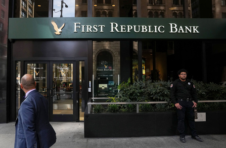 First Republic Bank, preluată de autorităţile americane şi vândută prin licitaţie JPMorgan Chase. Cu active în valoare de 229 de miliarde de dolari, cel mai mare faliment din istoria SUA de la falimentul Washington Mutual în septembrie 2008