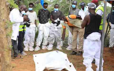 Secta predicatorului din Kenya: Primele autopsii în cazul a 10 persoane arată decese provocate de înfometare şi asfixiere