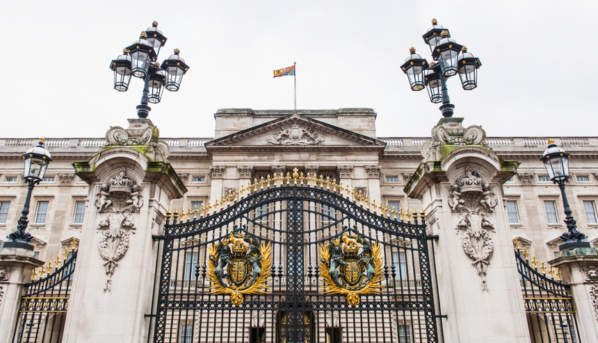 Incident de securitate la Palatul Buckingham. Autorităţile au procedat la o explozie controlată şi au arestat un bărbat